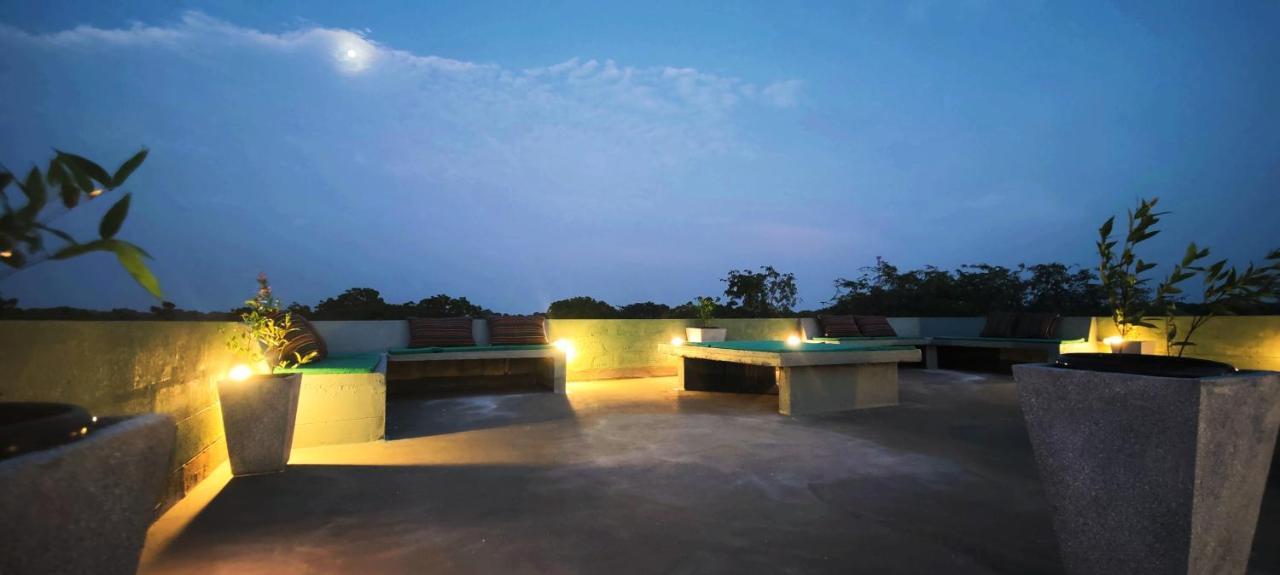 Forestville Yala Luaran gambar