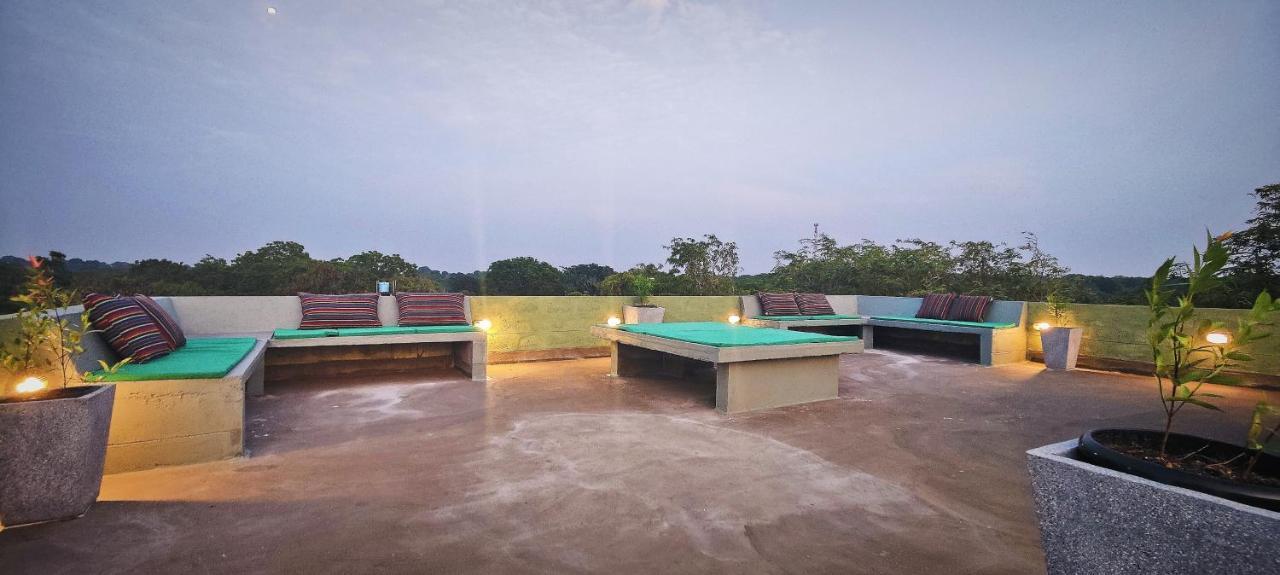 Forestville Yala Luaran gambar