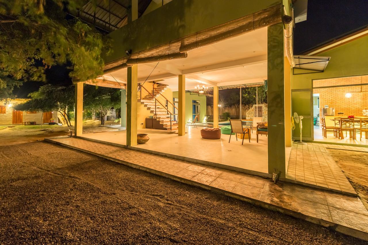 Forestville Yala Luaran gambar